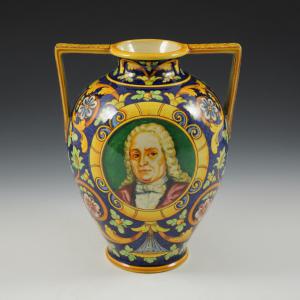 Vaso biansato con decoro floreale e ritratto maschile